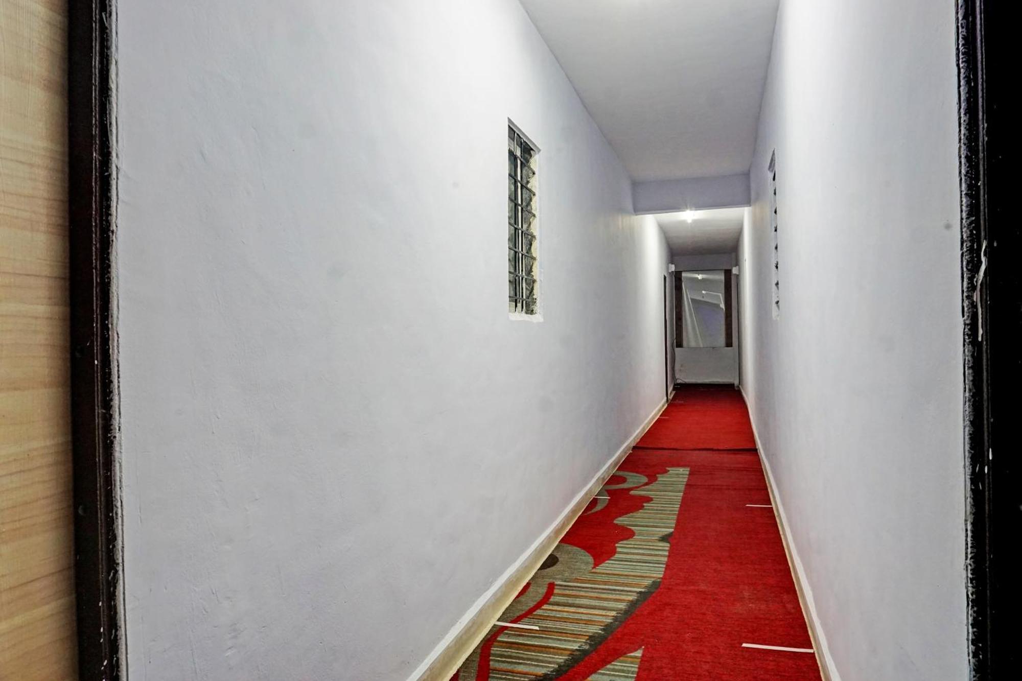 Oyo 820503 Lotus Lodge And Guest House Kharakvasla ภายนอก รูปภาพ